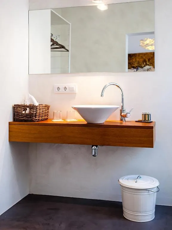 Cheap & Chic Hotel